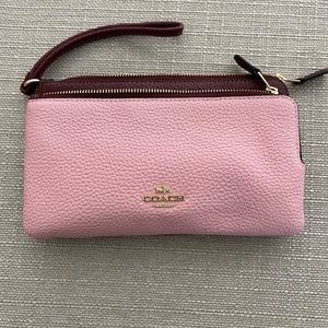 Excellent Condition Coach Wallet in Powder Pink/Wine